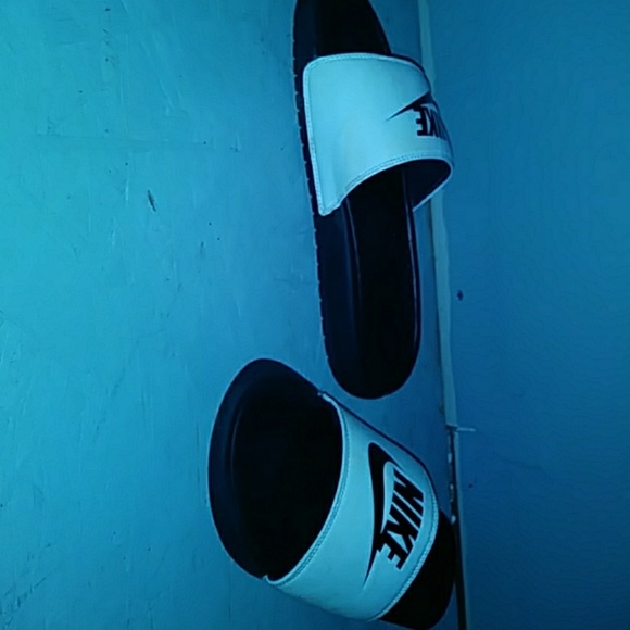 Nike slides men or women - Picture 1 of 5